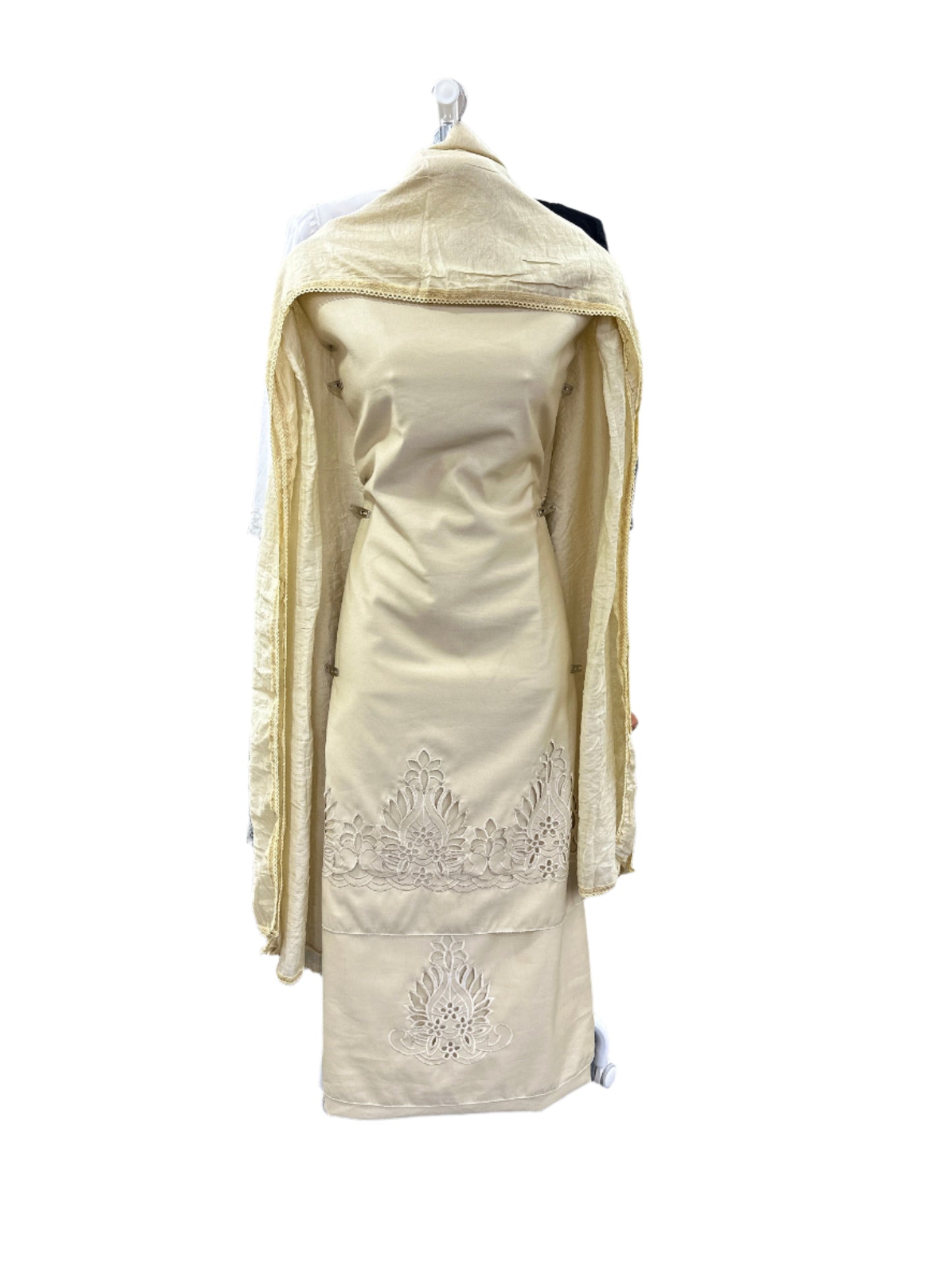 Unstitched Maslin Fabric with cutwork daman design and dupatta with lace