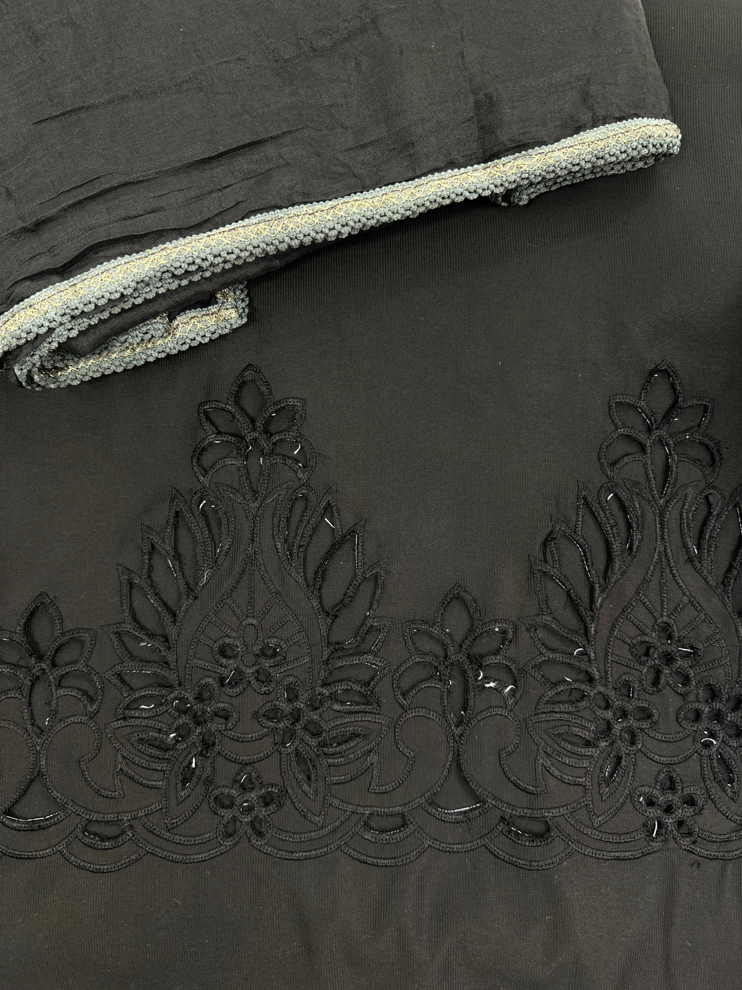 Unstitched Maslin Fabric with cutwork daman design and dupatta with lace