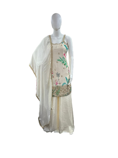 Luxurious Chinnon 3-Piece Set in Elegant White